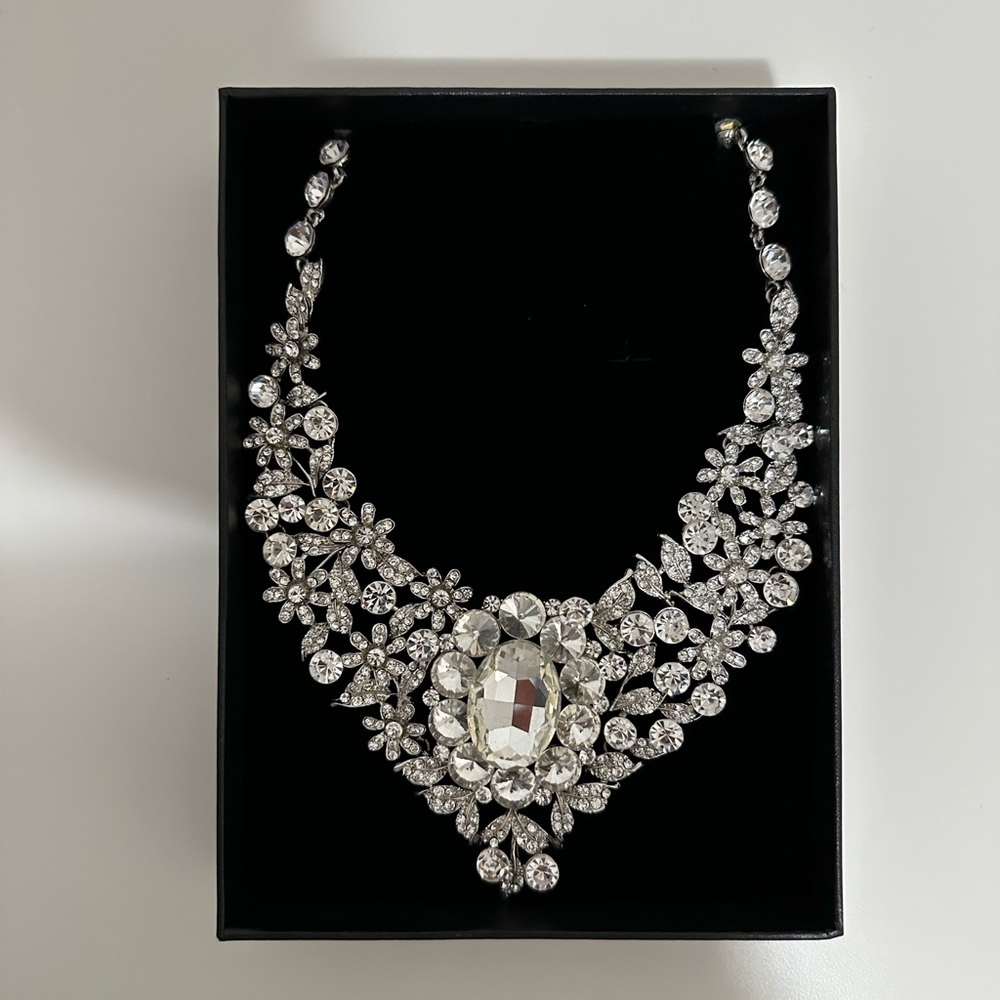 Elegant Silver Crystal Necklace